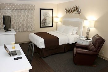 Klopsenstein Inn & Suites