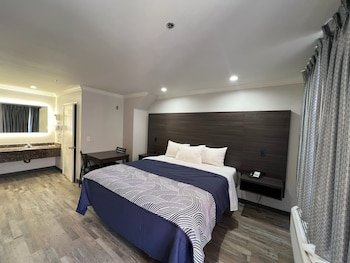 Cloud 9 Inn Lax