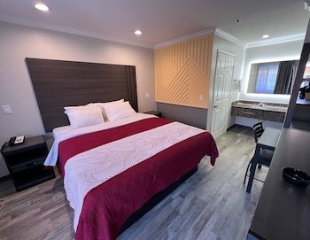 Cloud 9 Inn Lax