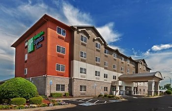 Holiday Inn Express & Suites Jenks
