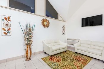 Super 8 by Wyndham Wichita Airport