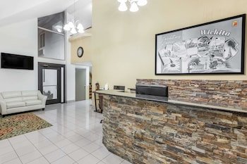 Super 8 by Wyndham Wichita Airport