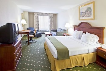 Holiday Inn Express & Suites Live oak