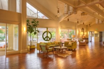 Ashland Hills Hotel & Suites
