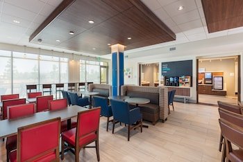 Holiday Inn Express & Suites Moreno Valley Riverside