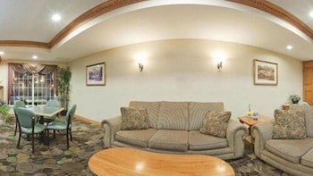 Holiday Inn Express & Suites Defiance