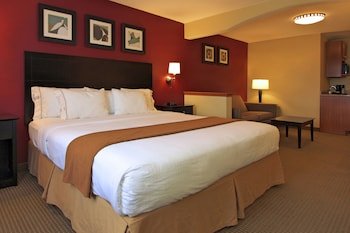 Holiday Inn Express & Suites Defiance