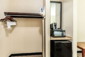 Red Lion Inn & Suites Mineral Wells