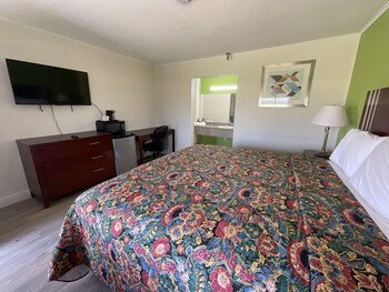 Executive Inn & Suites