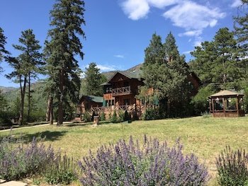 Rocky Mountain Lodge & Cabins