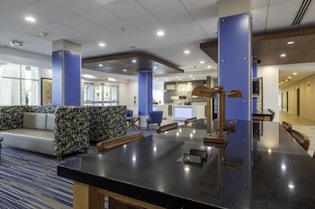 Holiday Inn Express & Suites Staunton