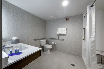 Holiday Inn Express & Suites Staunton