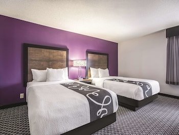 La Quinta Inn & Suites by Wyndham Hartford - Bradley Airport