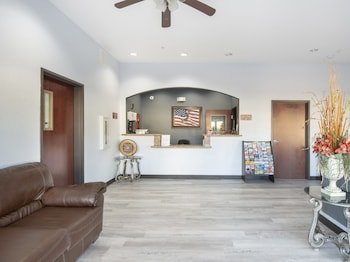 OYO Townhouse Clute Lake Jackson