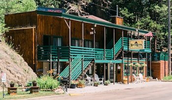 Battle Creek Lodge & Vacation Rentals