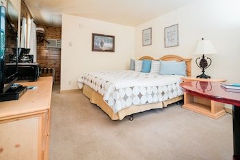 Battle Creek Lodge & Vacation Rentals