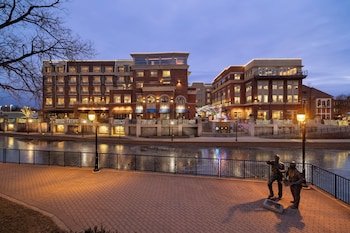 Hotel Indigo Naperville Riverwalk