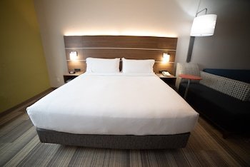 Holiday Inn Express & Suites South Padre Island