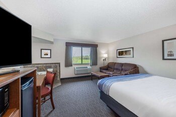 AmericInn by Wyndham Dickinson