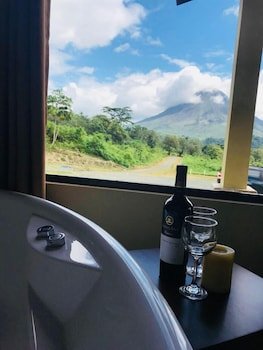 Arenal Roca Suites