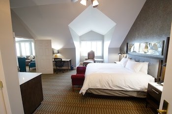 Virginia Crossings Hotel & Conference Center