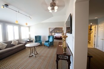Virginia Crossings Hotel & Conference Center