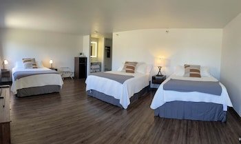 Eagle Peak Lodge & Cabins