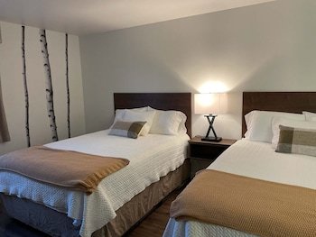 Eagle Peak Lodge & Cabins