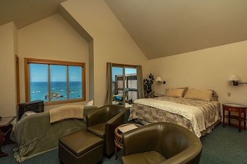 Turtle Rocks Oceanfront Inn