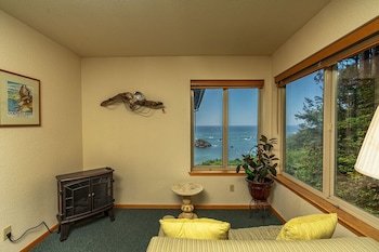 Turtle Rocks Oceanfront Inn