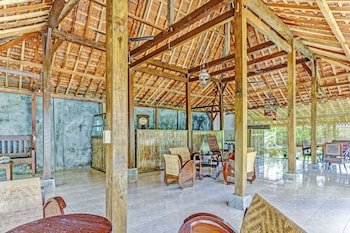 Spot On 90742 Kinanthy Homestay Syariah