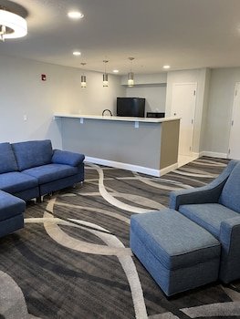 Opal Hotel & Suites