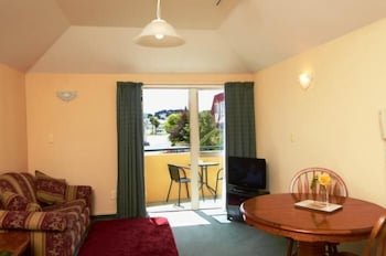 Birchwood Manor Motel