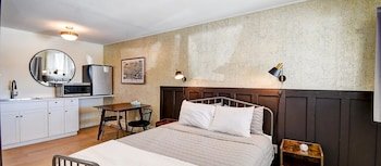Old Tale Inn