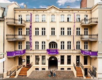 Blooms Boutique Hostel Inn & Apartments