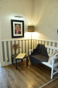 Blooms Boutique Hostel Inn & Apartments