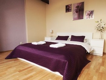Blooms Boutique Hostel Inn & Apartments