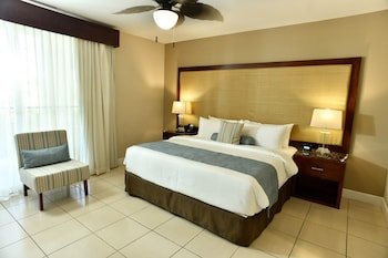Breeze Private Residence Club