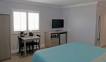 Pacific View Inn & Suites
