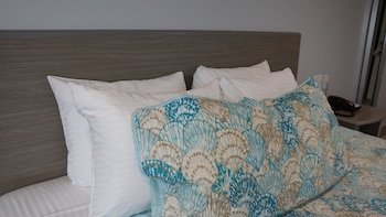 Pacific View Inn & Suites