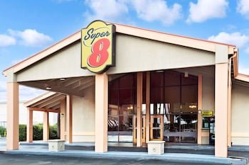 Super 8 by Wyndham Kissimmee/Maingate/Orlando Area