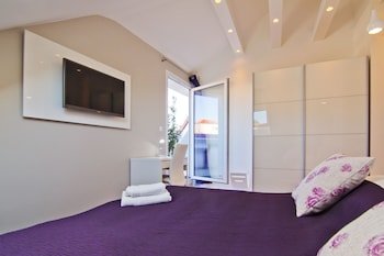 Laura Lux Suites