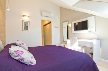 Laura Lux Suites