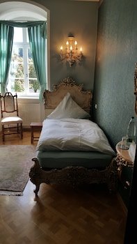 Schloss Sennfeld Hotel Garni
