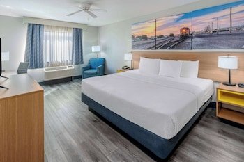 Days Inn by Wyndham Lamar