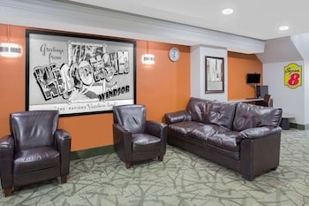Super 8 by Wyndham Windsor/Madison North