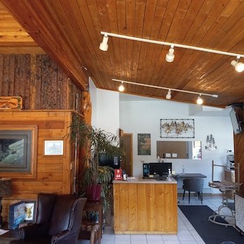 Lone Eagle Lodge And Snowmobile Rental