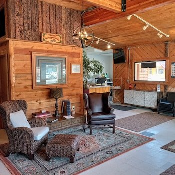 Lone Eagle Lodge And Snowmobile Rental