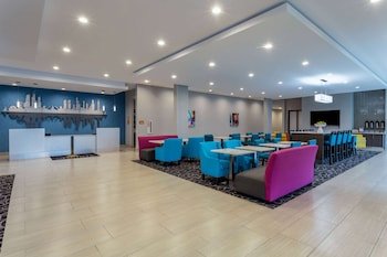 La Quinta Inn & Suites by Wyndham Shorewood