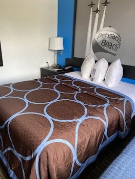 Super 8 by Wyndham Pensacola